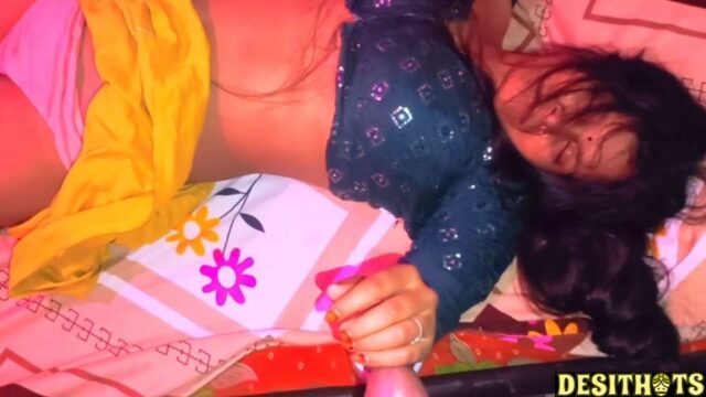 Cute Sleeping Bhabhi Pussy Fucking in Morning Viral Video